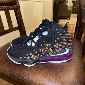 LeBron 17 Lakers Basketball Shoes, Sz 8